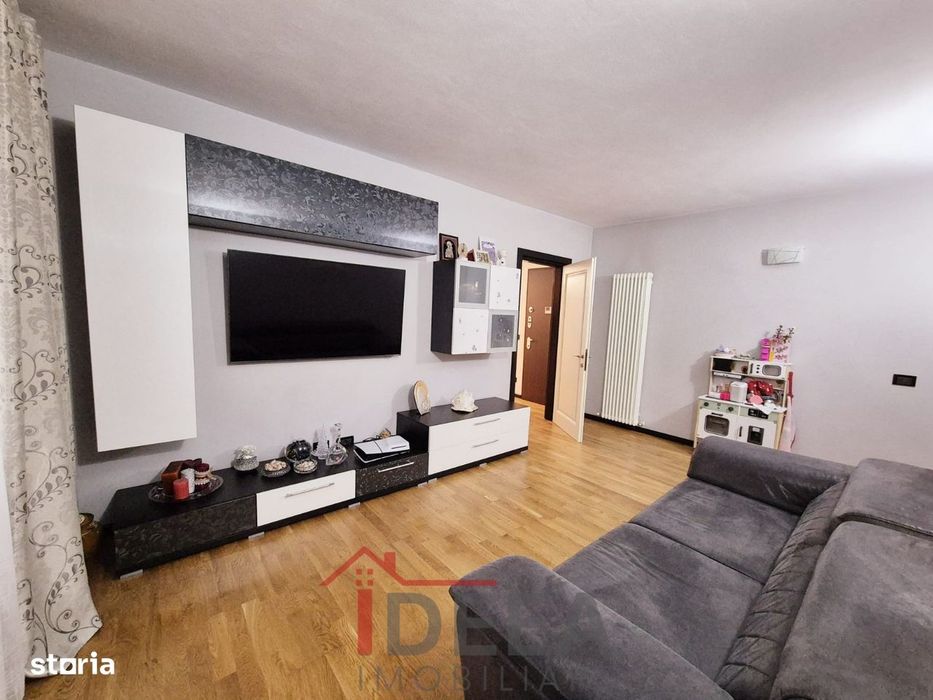 Apartament cu 3 camere, decomandat, ultracentral — fotografia 1