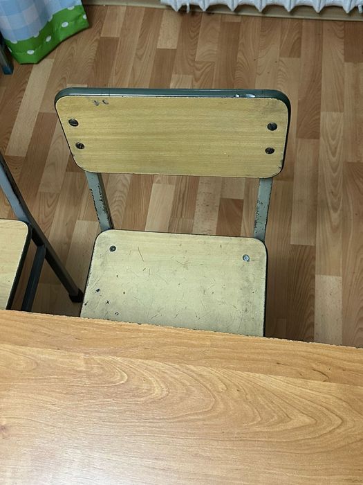 Стол парта и два стула