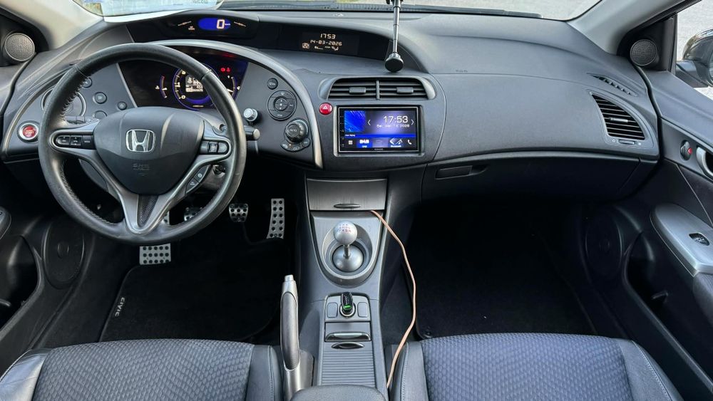 Honda Civic 
2.2 Дизел
140 Коня 
2010г