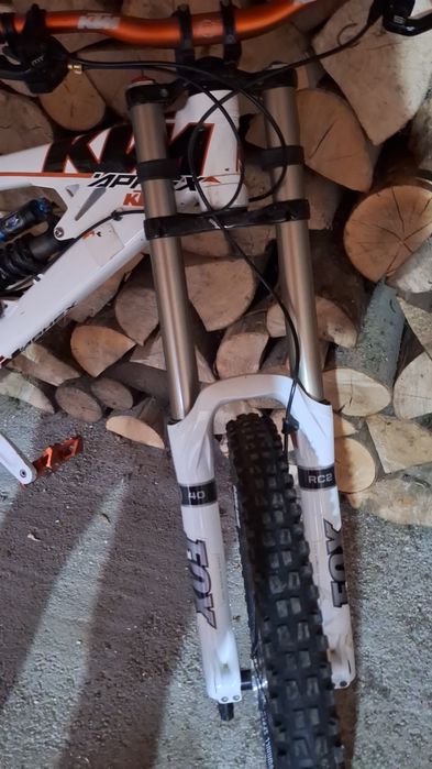 Vând bicicletă de downhill ktm aphex