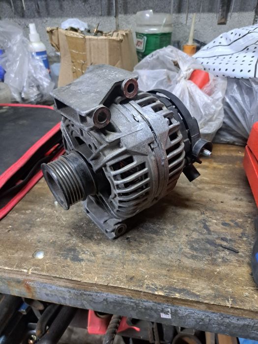 Продам генератор на Опель Зафира А