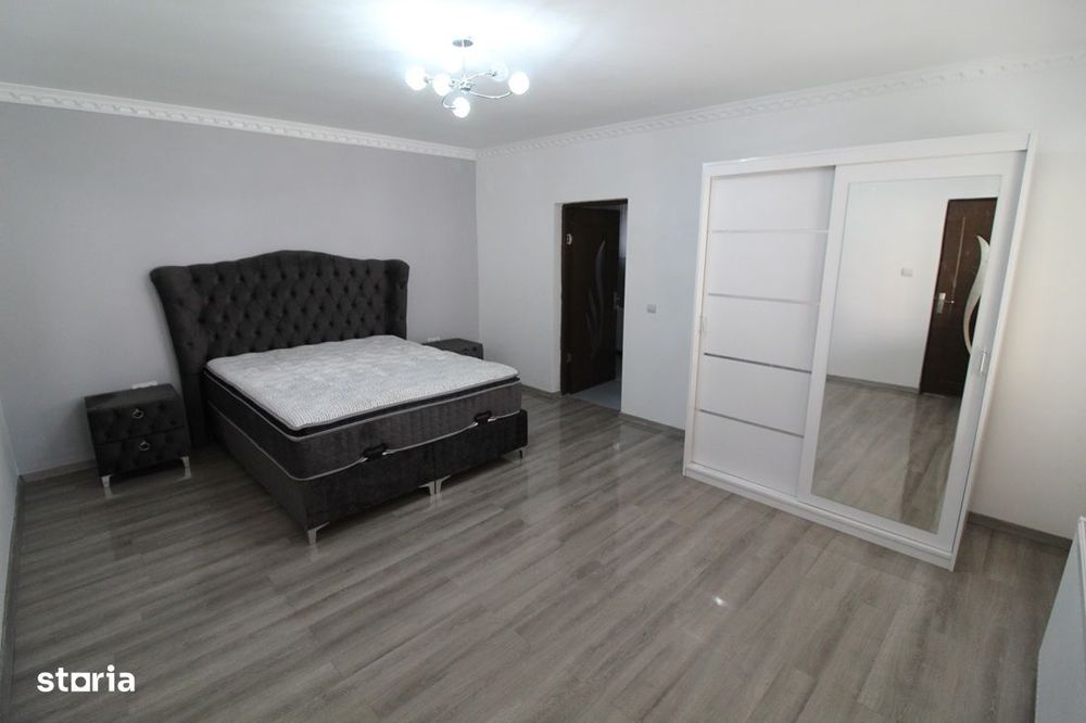 Închiriez casă în Hunedoara, zona Facultatea de Inginerie, teren 750mp