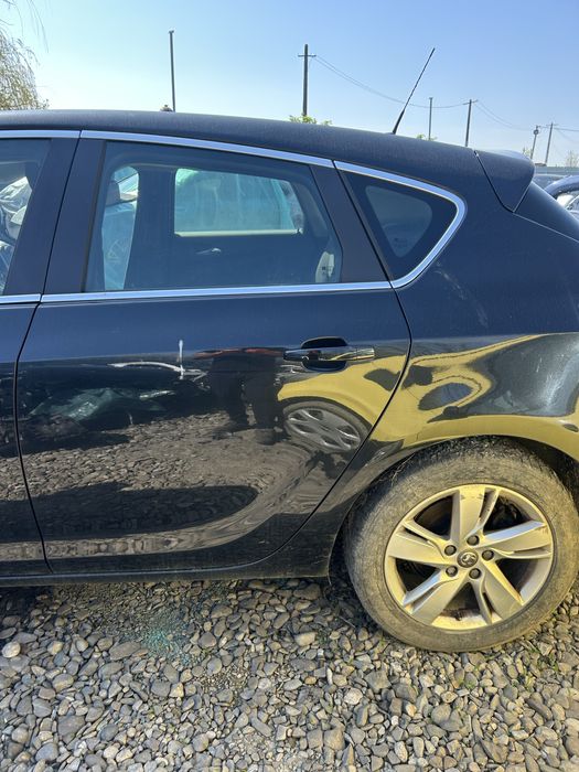 Ușă stânga spate Opel Astra J hatchback facelift 2014 cod vopsea Z 22C
