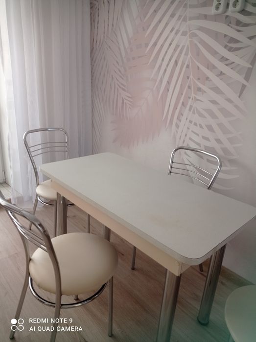 Срочно кухонный стол