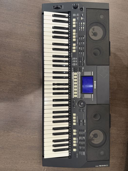 Синтезатор Yamaha PSR-S550 и стойка