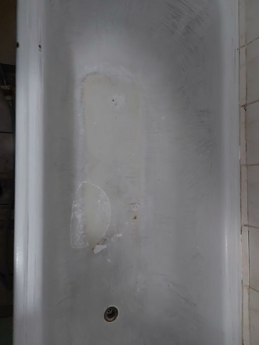 Recondiționez căzi de baie.