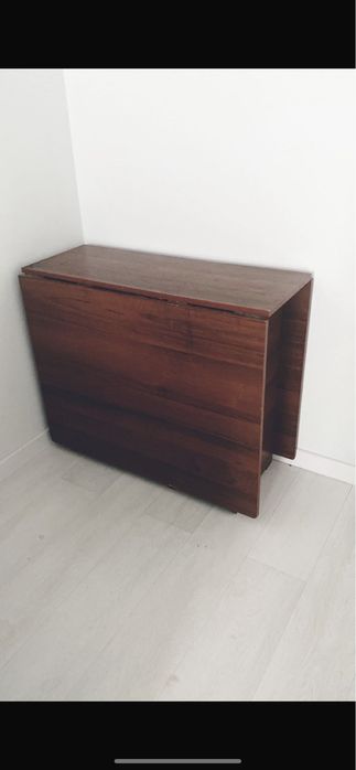 Продам 2 Стола черный коричневый