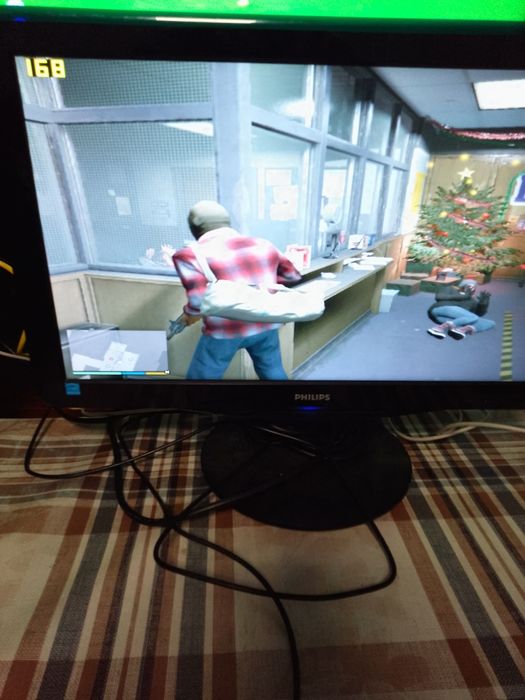 Компютър и монитор за игри