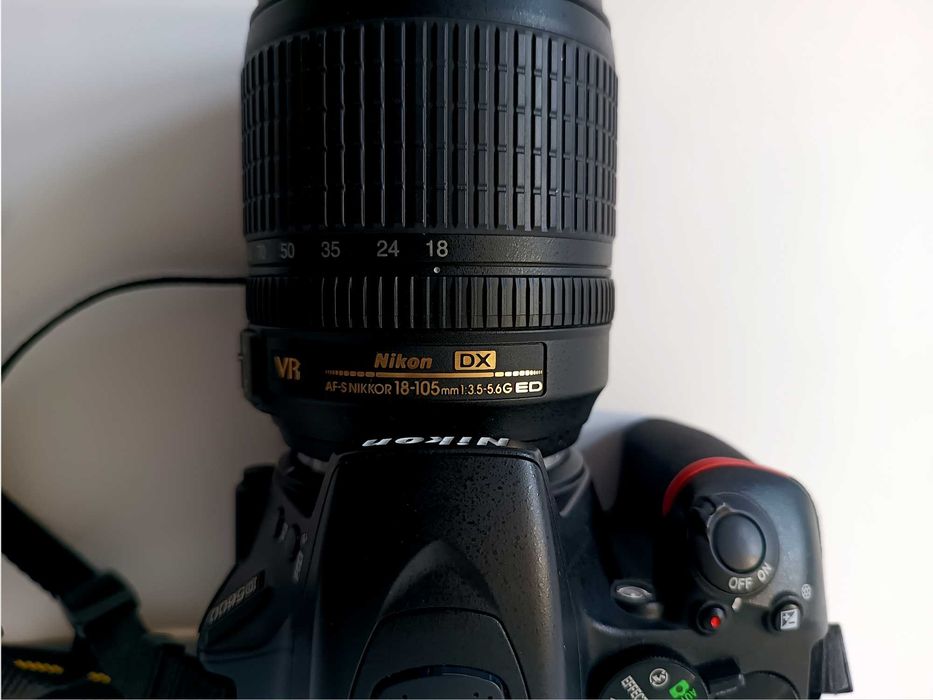 фотоапарат Nikon D5600 + обективи: Nikon 18-105mm VR,  Nikon 35mm