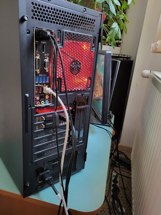 Calculator i7-7700K , 16 GB , ssd M.2 +hdd, AMD R7 370 light gaming