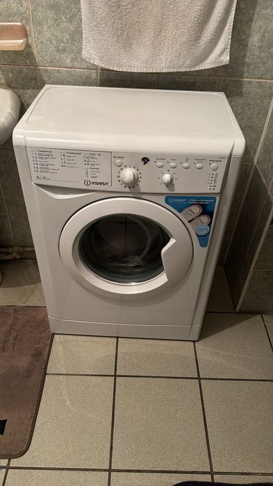 Машинка индезид на 5 кг. .