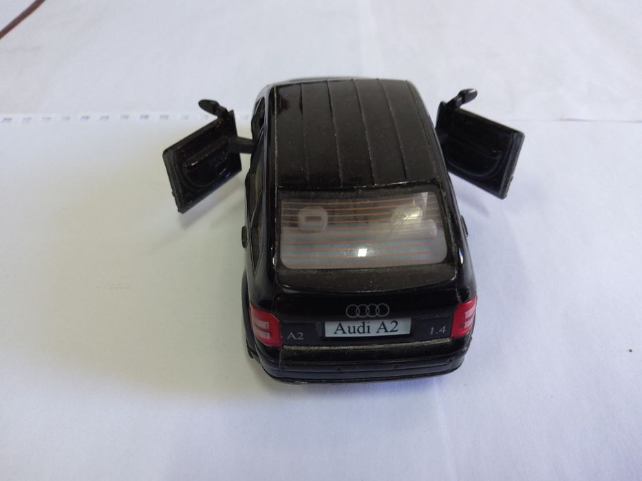 Моделька машины Audi A2