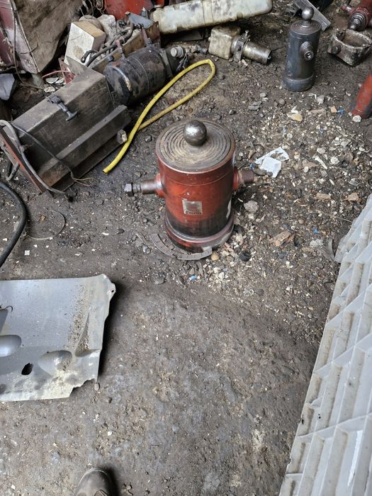 Vând cilindru de basculare de mare tonaj