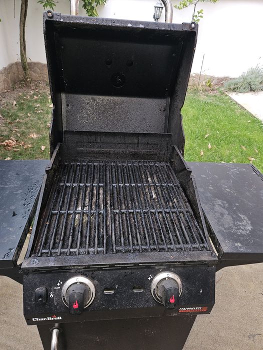 Продавам газово барбекю Char-broil