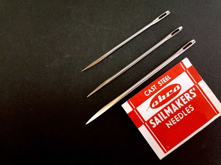 Тапицерски игли за твърди материали и кожа  с триъгълно здраво острие.