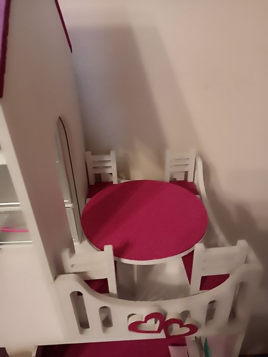 Домик Барби красивый