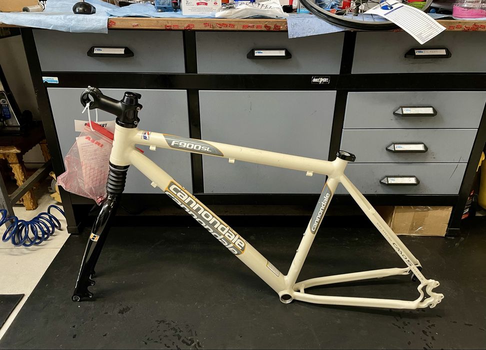 Cadru Cannondale F900SL cu furcă, cuveti, pipă sau schimb cu piese MTB