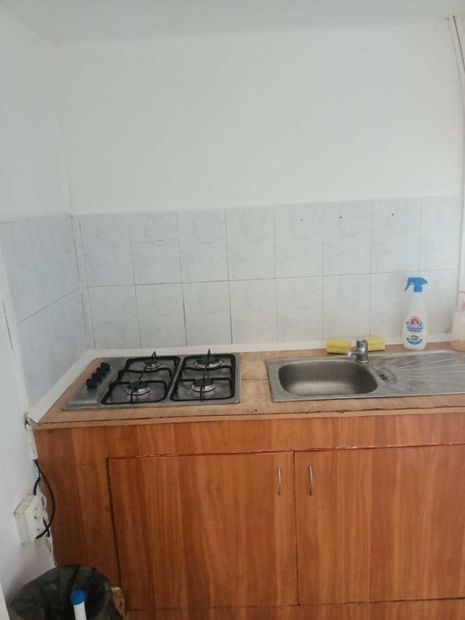 Inchiriez apartament