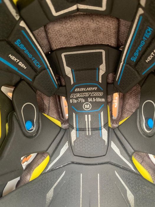 Шлем хоккейный