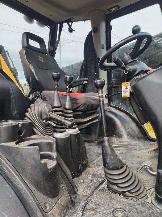 Vind buldoexcavator jkb din 2012  se poate vedea in arad si proba