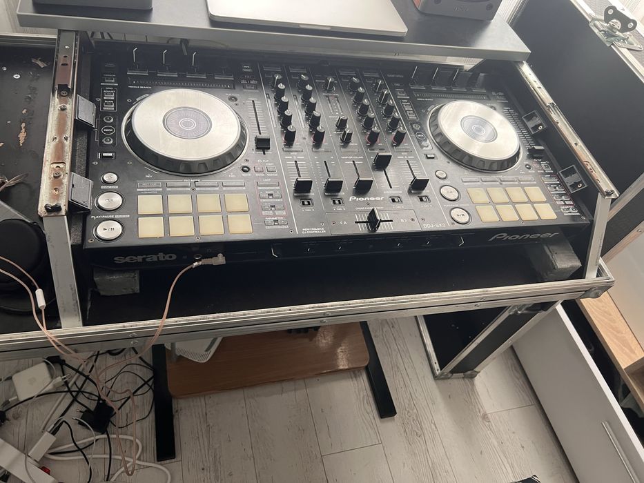 Продавам DJ пулт DDJ SX2 Pioneer заедно с метален рак