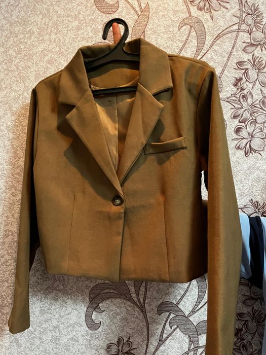 Продам костюм женский