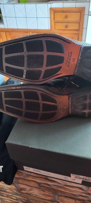 Нови обувки  носени един два пъти единия чифт са нови