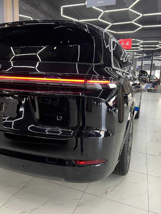 LI 7 ULTRA 25/26 Restayling Salondan