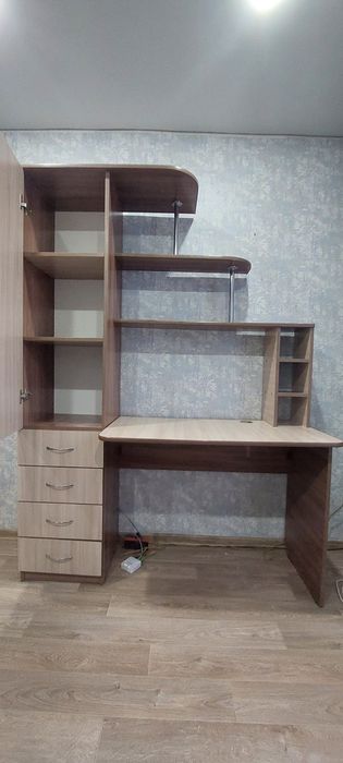 Продам стол школьный
