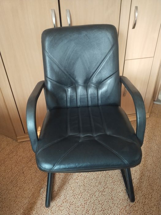 Продам кожанное кресло