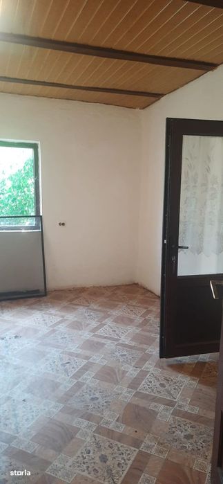 Casă cu 2 camere și curte, gata de utilizare