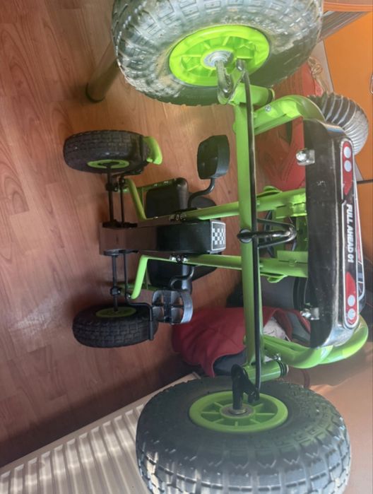 KART cu pedale pentru copiii