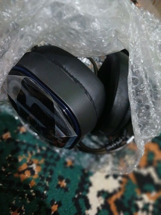 Klaviatura va naushnik