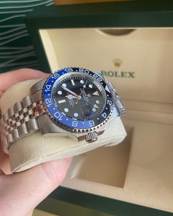 Rolex GMT-MASTER II Batman “Date” 40mm