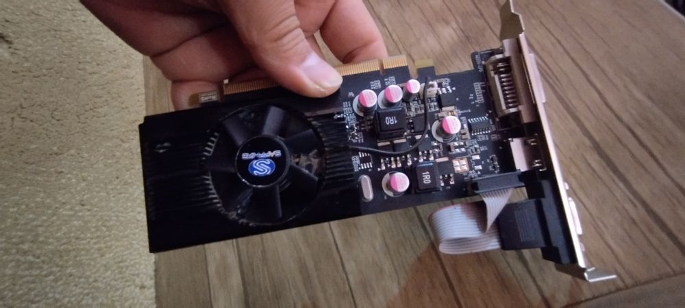 Видеокарта сотилади