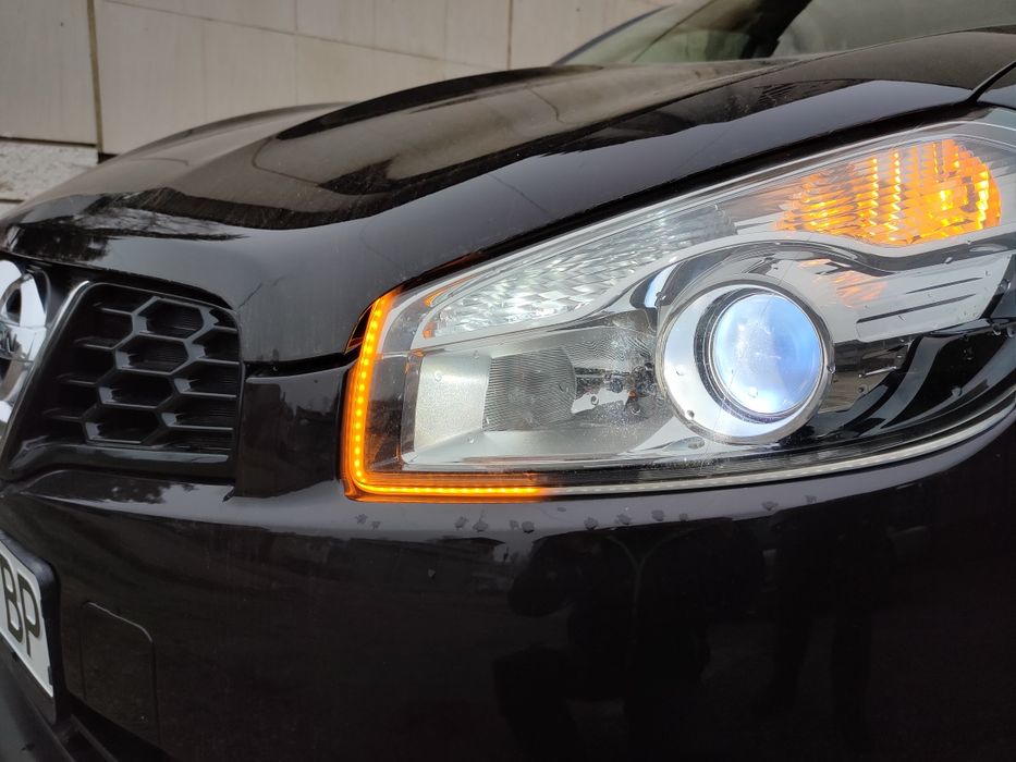 LED дневни светлини и бягащи мигачи за автомобил