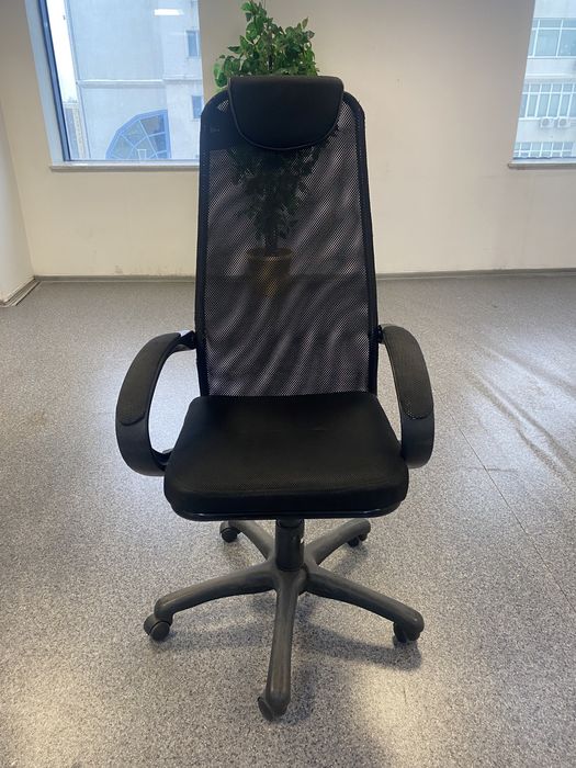 Офисные стулья в хорошем состоянии