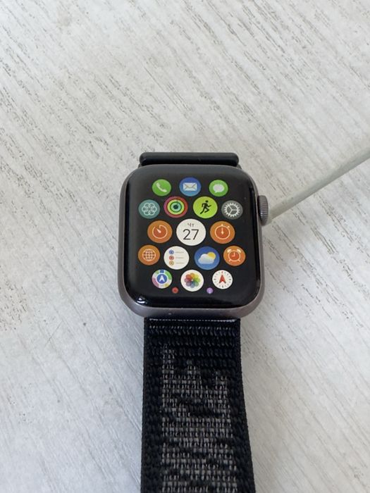 Apple Watch Series 5 (Space Gray, 32 GB