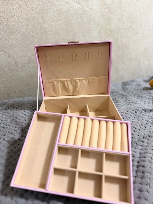 Шкатулка для украшении новая