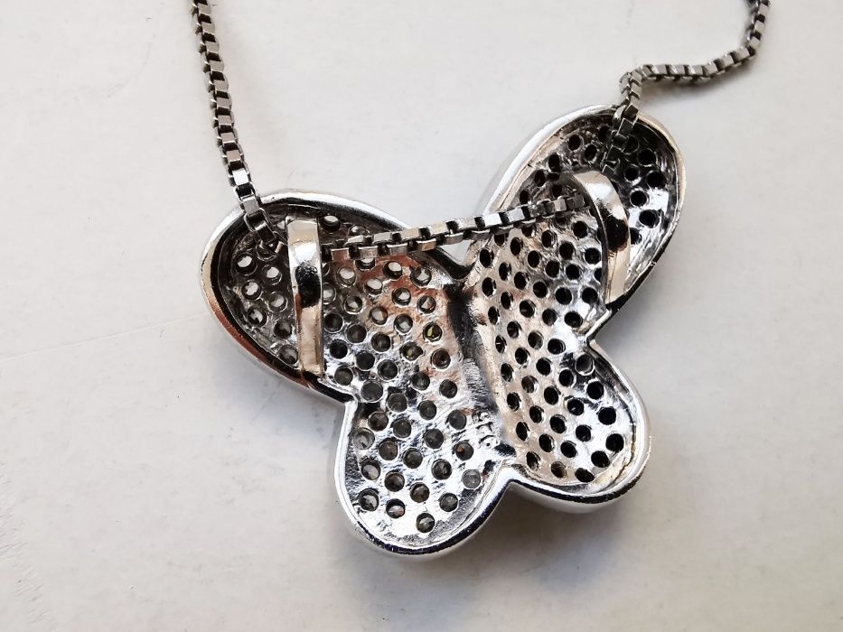 Lantisor argint cu pandantiv de argint in forma de fluture