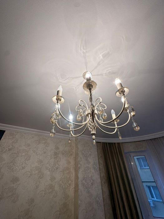 Продаются люстры