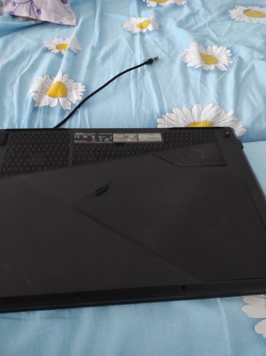 Laptop GL703GE se mișcă bine