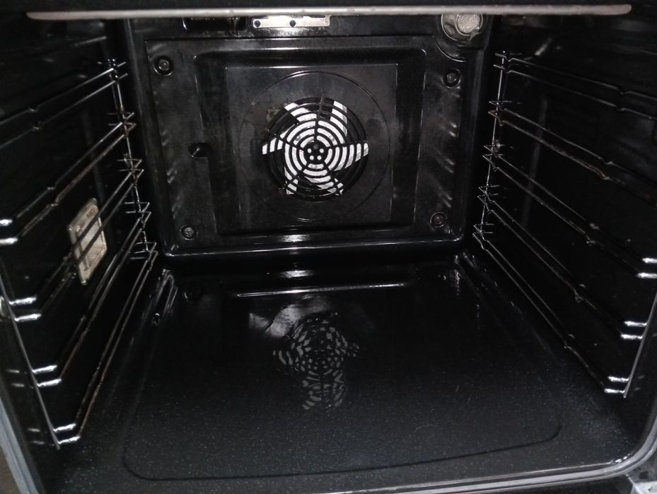 Като нова свободно стояща печка с керамичен плот VOSS 2години Гаранция