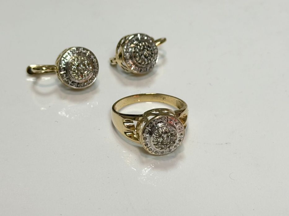 Золотой набор  с бриллиантами (серьги +кольцо)