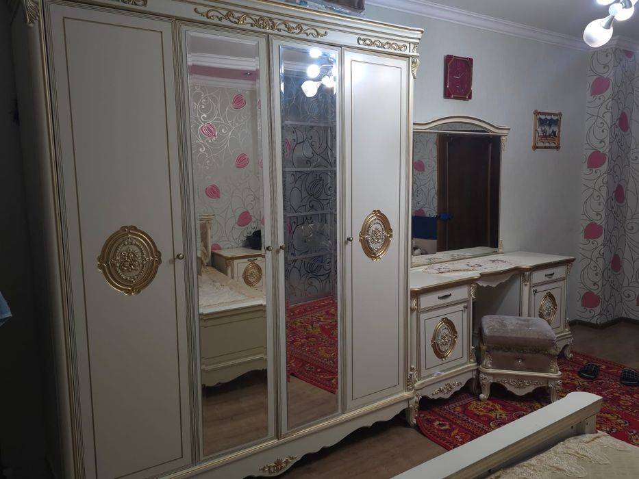 Продается спальный гарнитур