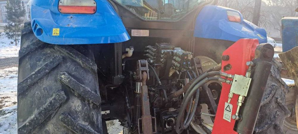 Traktor New Holland   Трактор