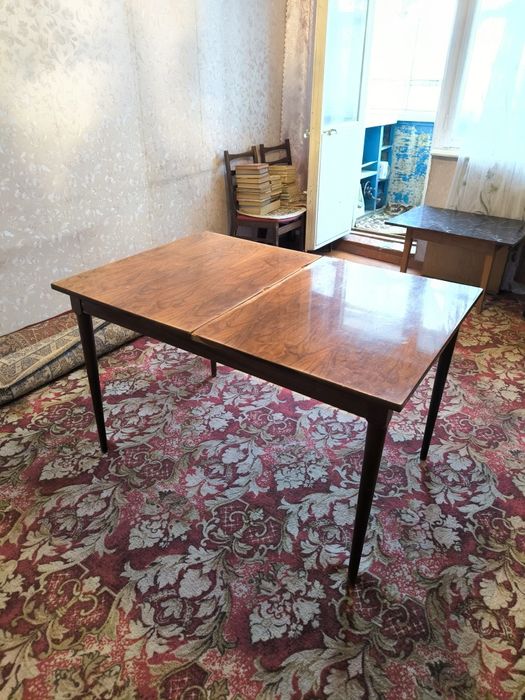 Стол раздвижной, стулья комплект