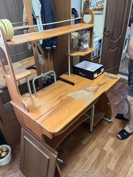 Отдам даром компьютерный стол