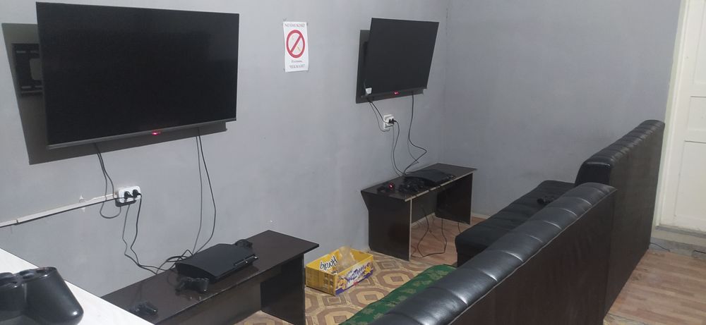 Ps4. 2ta. Ps3. 2ta barcha jihozlari bn