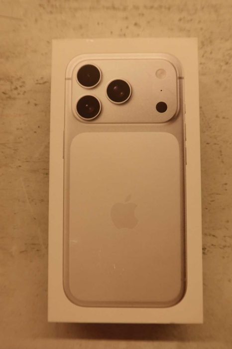 iPhone 17 Pro 512GB Silver – нов, фактура iStyle, 12 м. застраховка